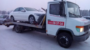 Эвакуатор RaceExpress перевозит новый Мерседес в автосалон Мерседес-Астерион, Тюмень